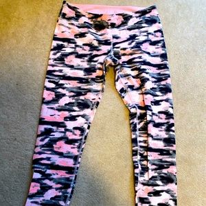 Lululemon size 10 pink camo